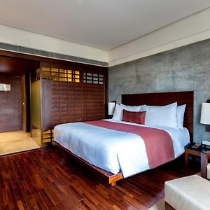 Deluxe King Room Smoking